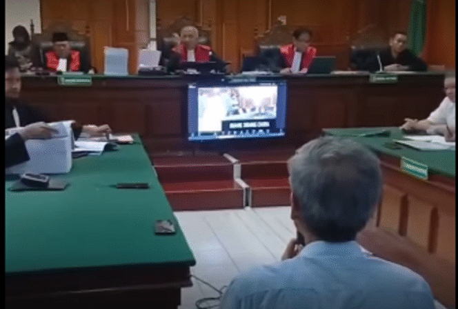 
					Majelis hakim Pn Surabaya mengadili komisaris dan direktur utama PT CPI, dalam kasus penipuan jual beli kondotel Darmo Centrum. Tangkap layar video Instagram@jawapos