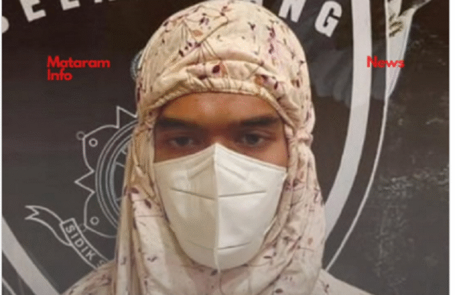 
					Terbongkar oleh CCTV, seorang pria mahasiswa mengenakan mukena menyusup masuk di antara jamaah perempuan saat salat Zuhur di masjid Islamic Center Mataram. Instagram@mataraminfo