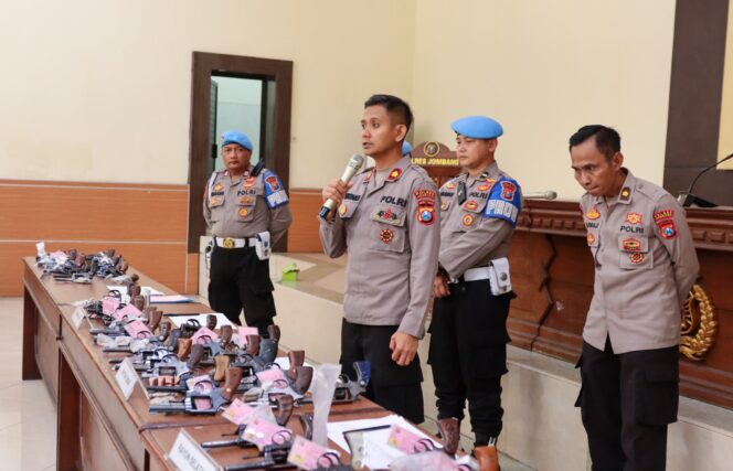 
					Antisipasi Penyalahgunaan, Polres Jombang Periksa Senpi Anggota