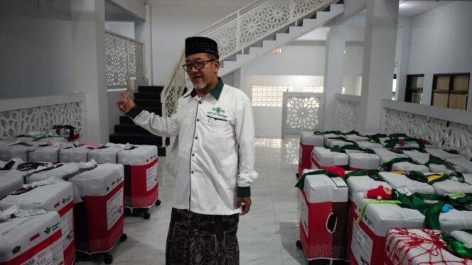 
					Foto: Istimewa
Pengumpulan koper jamaah haji di kantor KBIH MWC NU Bungah Gresik.
