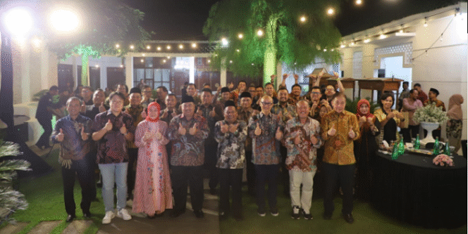 
					Memperkokoh upaya percepatan pembangunan di Jombang, Bupati Jombang melakukan temu pengusaha, sekaligus melaksanakan MoU dengan tujuh perusahaan besar. Foto: Jombangkab.go,id