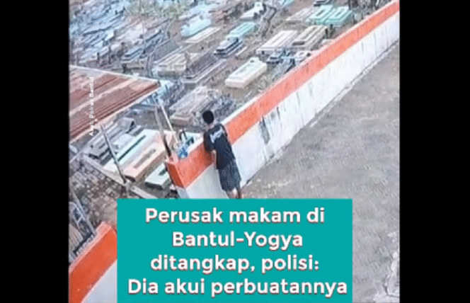 
					Bukti CCTV sebagai alat bukti untuk meringkus tersangka pelaku perusakan nisa di kuburan Ngentak, Banguntapan, Bantul, terjadi dalam rentang waktu Sabtu malam hingga Minggu dinihari, 17-18 Mei 2025.  Instagram@kumparancom