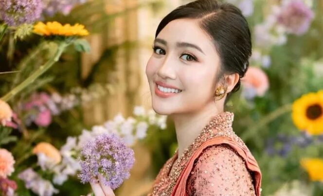 
					Artis yang tengah melejit Febby Rastanty