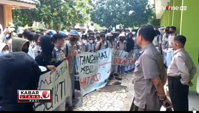 
					Dedi Mulyadi Nonaktifkan Kepsek SMAN 9 Tambun Bekasi, Aksi Demo Siswa Tarikan Sumbangan