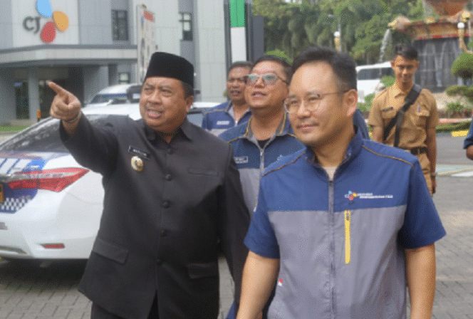 
					Untuk pertama kali, Bupati Warsubi melakukan kunjungan kerja di pabrik Cheil Jedang di Ploso. Salah satu alasannya, karena perusahaan besra investasi asing ini berperan untuk kemajuan perekonomian di Jombang, serta ramah lingkungan. Foto:salamolahraga.com