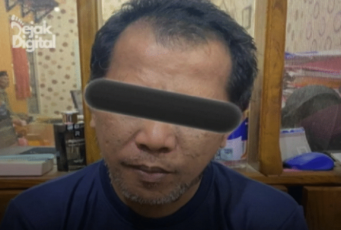 
					Polisi Polres Kendal Jawa Tengah, menangkap seorang pria berinisial ABH, 46, warga kecamatan Jombang, Jawa Timur. Dia disangka menjual video porno menggunakan deepfake, yaitu wajah pelklu diubah sesuai permintaan klien. Instagram@jejakdigitaldaily