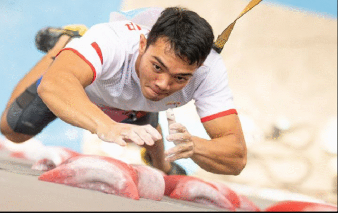 
					Beginilah aksi Kiromal Katibin, ia meraih juara dunia panjat tebing IFSC Climbing World Cup 2025 di Denver, Amerika Serikat. Dia menorehkan kecepatan panjat  15 meter dalam tempo 4,8 detik. Instagram@kiromalk