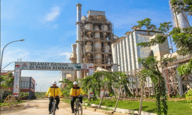
					emdes Tegalboto, Rembang, Jawa Tengah menang dalam sengketa jalan melawan PT Semen Gresik, Rembang. Menyebabkan pemdes melakukan blokir jalan, sehingga kendaraan angkutan truk bahan baku tidak bisa memasok ke pabrik. Foto: rembangcyber.net