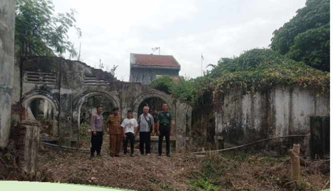 
					Inilah Titik Nol Ploso, Jombang,  tempat bayi Bung Karno dilahirkan. Lokasi ini sekarang telah mendunia, karena aktivis Titik Nol telah memancangkannya di peta Google bahwa inilah titik nol Bung Karno yang sudah bisa diketahui oleh seluruh dunia. Foto: jejakdesakita.co