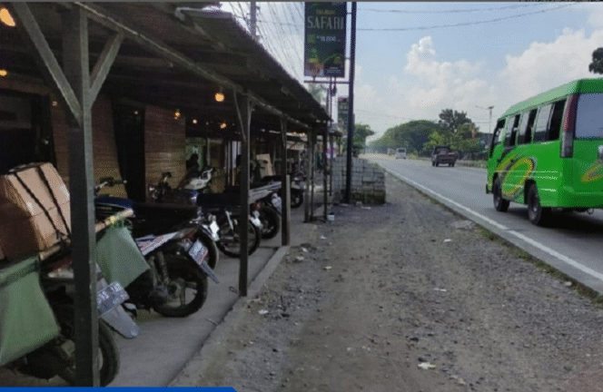 
					Lokasi tawuran dua kelompok remaja  terjadi di jalan raya Gembong, tepatnya di pertigaan Nawong, desa Gembong, kecamatan Babat, kabupaten Lamongan, Jawa Timur, Sabtu dinihari 31 Mei 2025. Instagram@lamongan_terkini