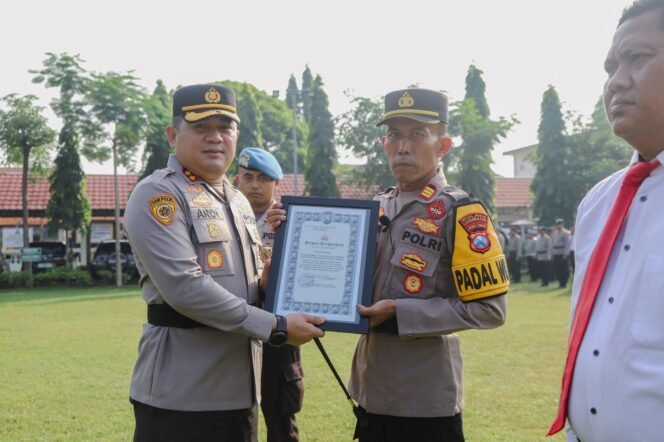 
					10 Anggota Polres Jombang Terima Penghargaan
