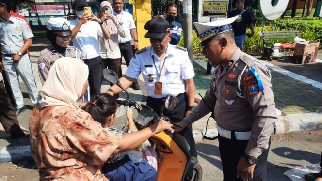 
					jajaran Polres Jombang saat pelaksanaan Operasi Patuh Semeru 2025