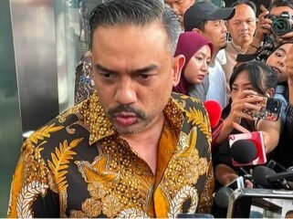 Menteri UMKM Maman Abdurahman menyambangi KPK untuk klarifikasi surat Istrinya, Agustina Hastarini. (Bloomberg Technoz/Azura Yumna)