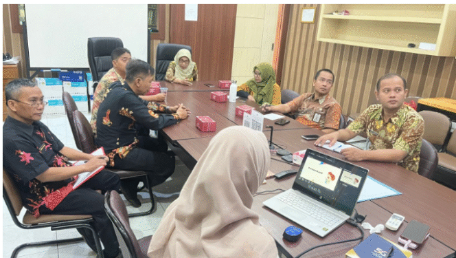 
					Pemerintah Kabupaten Jombang melalui Badan Pengelola Keuangan dan Aset Daerah (BPKAD) menggelar rapat pembahasan progress pensertipikatan fasilitas umum (fasum) yang berdiri di atas Tanah Kas Desa (TKD), khususnya aset milik Dinas Pendidikan, Rabu 2 Juli 2025. Foto: jombangkab.go.id