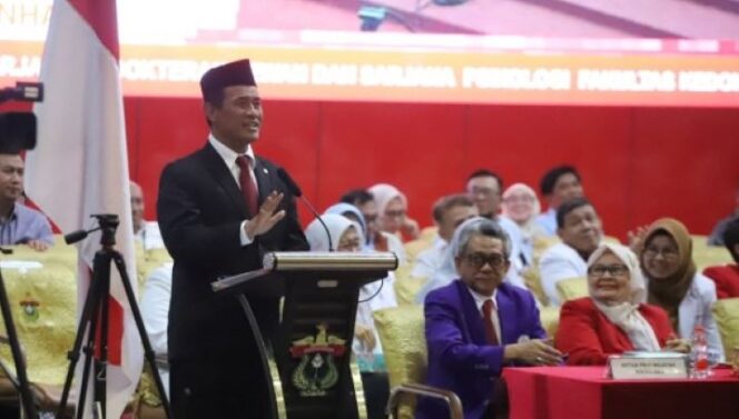 
					Menteri Pertanian (Mentan) Amran Sulaiman pada acara wisuda di Universitas Hasanuddin (Unhas) Makassar, Senin )14/7/2025) (Foto: Dok. Kementan)