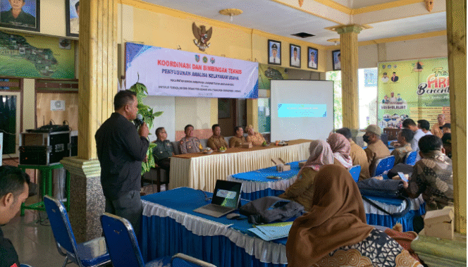 
					Pmerintah kecamatan Bareng Jombang menyelenggarakan bimbingan teknis dan koordinasi penyusunan analisa kelayakan usaha bagi pedagang, di balai desa Pulosari, Selas, 8 Juli 2025. Foto: jombangkab.go.id