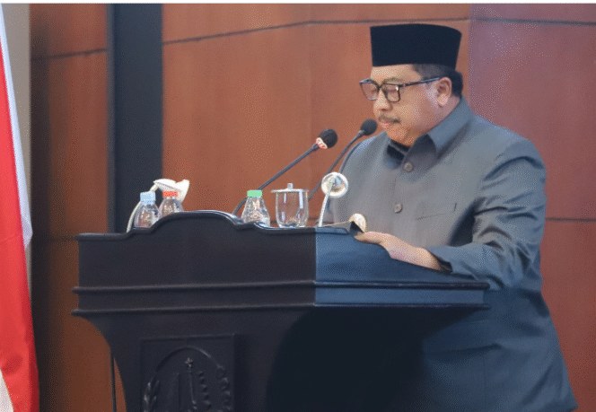 
					Bupati Jombang Warsubi  dalam rapat paripurna penetapan anggaran perubahan menjadi APBD 2025 di gedung DPRD Jombang, Rabu 2 Juli 2025. Foto: Kominfo Jombang