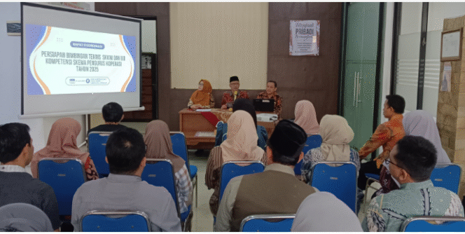 
					Dinas Koperasi dan Usaha Mikro (Diskopum) pemkab Jombang menyelenggarakan rapat persiapan pelaksanaan bimtek dan uji kopetensi pengurus koperasi berdasarkan SKKNI, di kantor dinas, Kamis, 10 Juli 2025. Foto: jombangkab.go.id