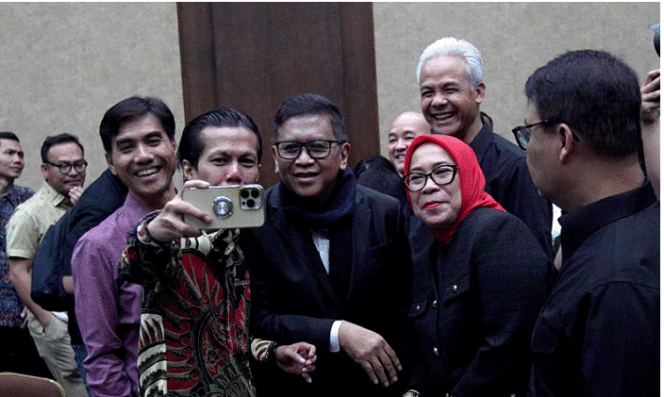 
					Majelis Hakim Tipikor Jakarta menjatuhkan hukuman 3, 5 tahun penjara, kepada Hasto Kristiyanto, Sekjen PDI-P, dalam kasus OTT Harus Masiku. Putusan dilaksanakan di Jakarta, 25 Juli 2025. Foto: law-justice.co