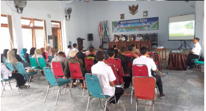 
					Tim DKPP Jombang turun ke desa Ngampungan, Barang, memberikan sosialisasi Desa Mandiri Pangan, diikuti warga, perangkat desan dan kecamatan, di balai desa, Rabu 30 Juli 2025. Foto: jombangkab.go.id