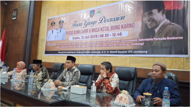 
					Focus Group Discussion bertema: Ploso Bumi Lahir dan Masa Kecil Bung Karno, di ruang Soeroadiningrat, Pemkab Jombang, Sabtu 12 Juli 2025. Foto: swarajombang.com/ priyo suwarno