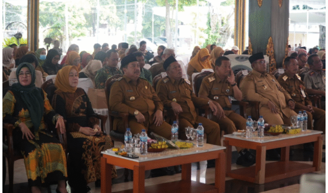 
					Pemkab Jombang menyelenggarakan sarasehan membahas pajak tanah, bersama PPAT, camat, kepala desa/kelurahan di kantor pemkab, Senin 21 Juli 2025. Foto; Diskominfo Jombang