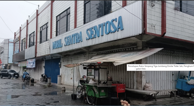 
					Inilah kawasan Ruko Simpang Tiga Jombang yang menjadi objek sengketa  antara Pemkab Jombang melawan penghuni ruko. Proses hukum berjalan di PTUN dan gugatan perdata yang masih belum selesai. Foto: tvonenews.com