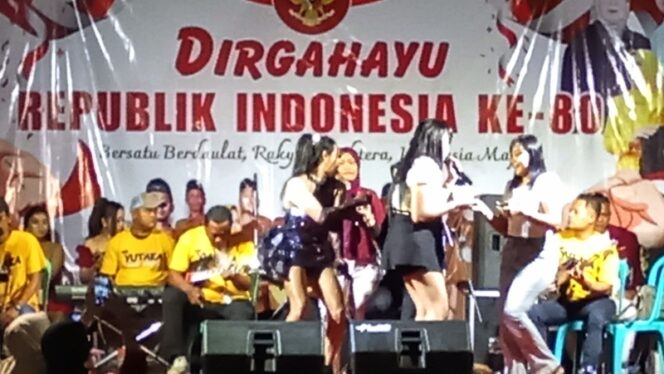 
					Pentas seni dan hiburan perayaan HUT Kemerdekaan ke 80 RI di Desa Kumitir Jatirejo Mojokerto (foto.gandung)