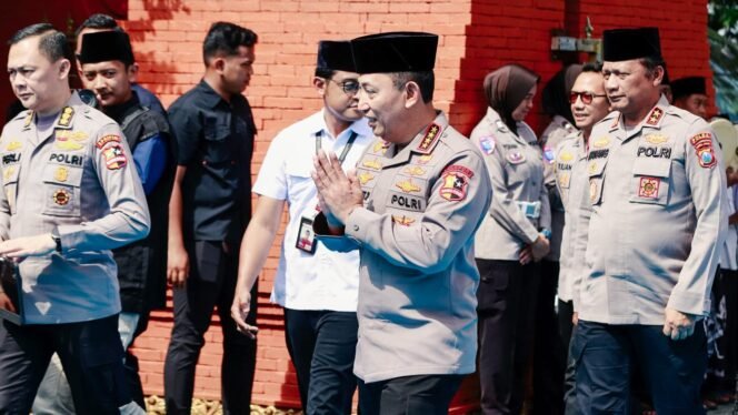 
					Kapolri saat tiba di Pondok Pesantren Syiddiqiyah Ploso Jombang