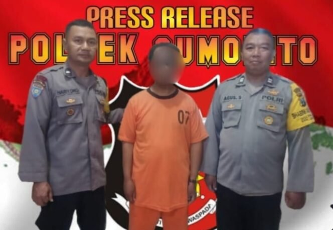 
					pelaku diapit petugas