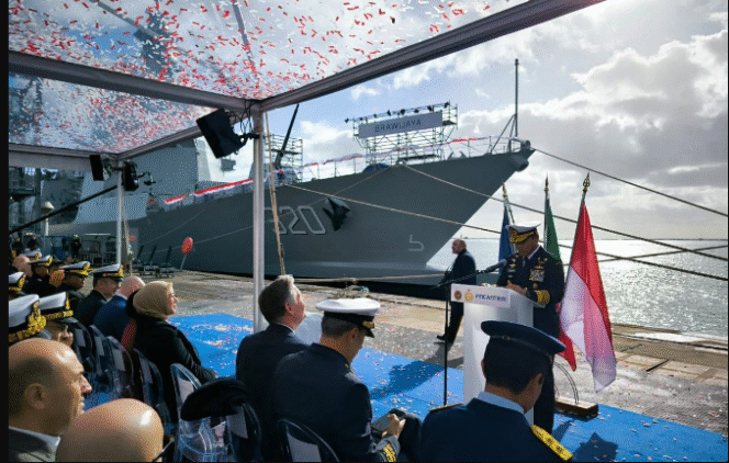 
					Upacara penyerahakan kapal Frigate dari Intalia kepada TNI AL berlangsung di galangan kapal  Fincantieri, Muggiano, Italia, pada 2 Juli 2025. Kapal ini dijadwalkan berlayar dari La Spezia, Italia akhir Juli 2025 dan diperkirakan tiba di Indonesia awal September 2025. Foto: Kompas.com