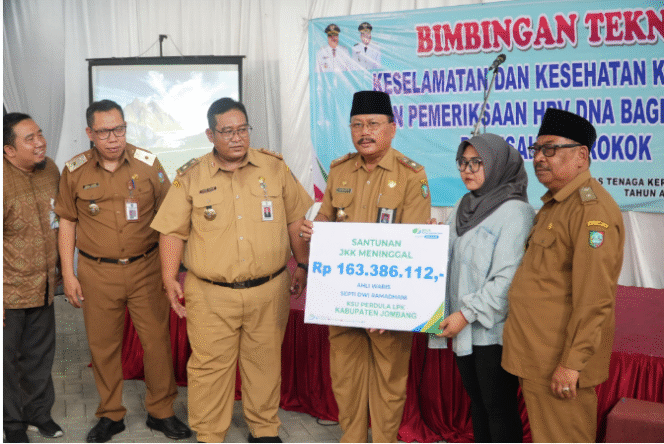 
					Disnakertrans Pemkab Jombang menyelenggarakan bimbingan teknis (Bimtek) K-3 (Keselamatan dan Kesehatan Kerja) di KSU Perdula Ngor,o Jombang, Selasa, 5 Agustus 2025. Foto: jombangklab.go.id