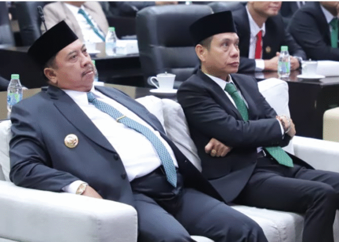 
					(Kiri) Bupati Jombang, H Warsubi, (Kanan) Ketua DPRD Jombang Hadi Armaji. Foto: Diskominfo Jombang