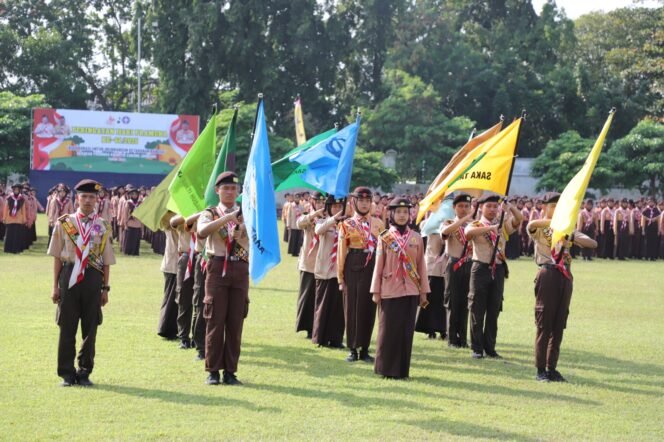 
					Pemkab Jombangf melaksanakan upacara bendera untuk memperingati HUT ke 64 Pramuka, di lapangan pemkab, Kamis 14 Agustus 2025. Foto: jombangkab.go.id
