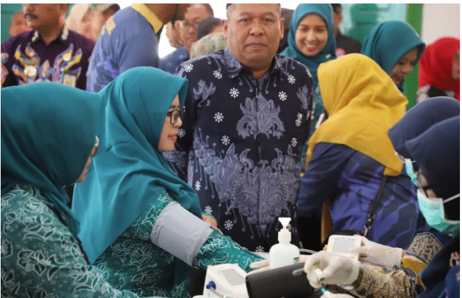 
					Wakil Bupati Jombang, KH Salmanudin Yazid membuka acara baksi sosial dan pengadian masyarakat dipusatkan di area Sekolah Rakyat di Mojoagung, Jumat 29 Agustus 2025. Foto: Diskominfo Pemkab Jombang