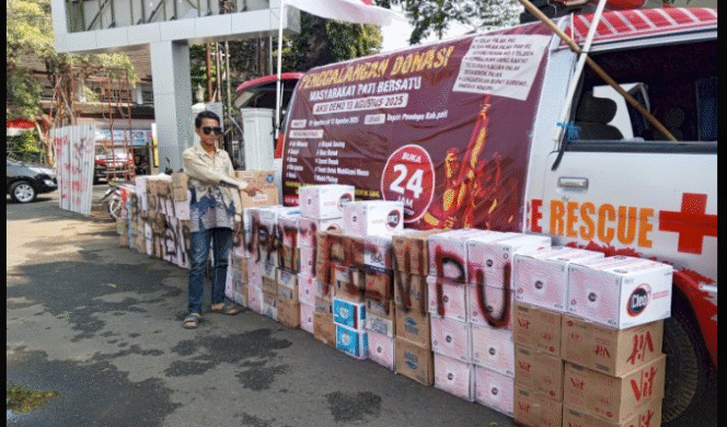 
					Posko aksi massa warga Pati terus berjalan dan mendapat bantuan ratusan dus air kemasan, aksi massa akan dilaksanakan 13 Agustus 2025, untuk membatalkan kenaikkan PBB 250 %. Foto: rmaoljateng.com