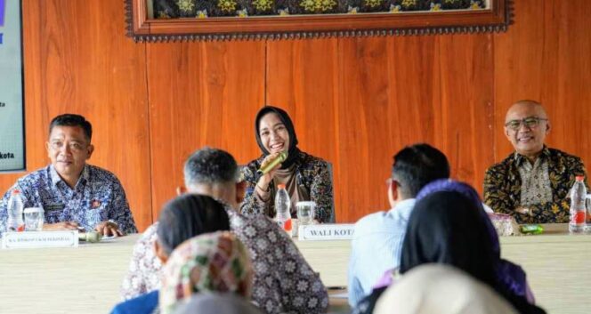 
					Pelatihan Analisa Rasio Keuangan bagi pengawas KMP, KSP/USP, Kamis (18/9/2025) di Sentra IKM Batik Maja Bharama Wastra, Kelurahan Gununggedangan, Kecamatan Magersari.(Dok.Humas)