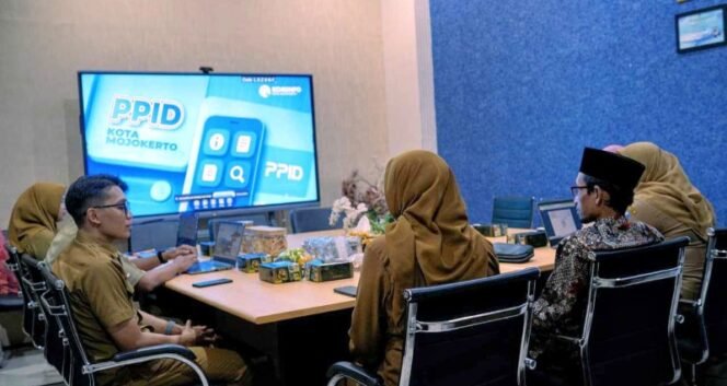 
					Visitasi dan verifikasi faktual Komisi Informasi (KI) Jawa Timur, di Diskominfo Kota Mojokerto Senin (22/9/2025) (dok.humas)