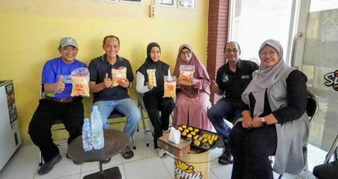 
					Wali Kota Mojokerto Ika Puspitasari melakukan sambang di UMKM Sigma pada Jumat (26/9). 