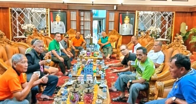 
					Sebelum kembali ke Magelang mereka menyempatkan diri untuk sowan ke Bupati Nganjuk, Marhaen Jumadi. (Foto.Ist)