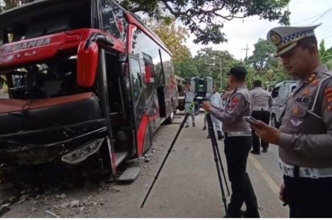 
					Olah TKP oleh petugas (Ant)