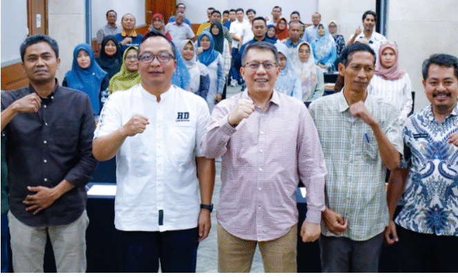 
					Evaluasi pendapatan dari pajak Pemkab Gresik, di pengujung Tahun Anggaran 2025, BPPKAD Gresik ptimistis capaian Pendapatan 2025 Tembus 95 Persen, Sabtu 27  September 2025. Foto: Dok/ BPPKAD Gresik 
