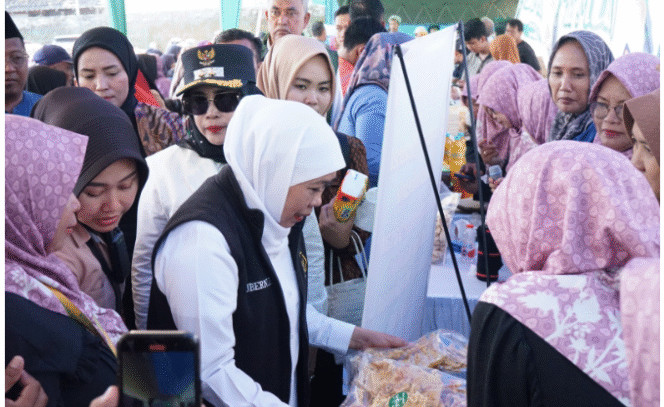 
					Bukan pasar murah di Taman, Sidoarjo, Kamis, 4 September 2025. Gubernur Jatim Khofifah tegaskan pemprov siapkan anggaran Rp,15 triliun untuk serap tebu petani. Foto: Dok/Pemkab Sidoarjo