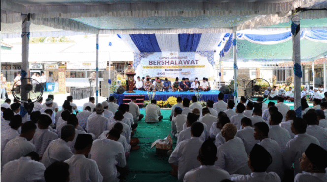 
					Bupati Jombang, H Warsubi bersama Forkopimda menghadiri acara acara Maulud Nabi dan peresmian Pondok Pesantaren di LP Jombang, Kamis 12 Septemebr 2025. Foto: Jombangkab.go.id