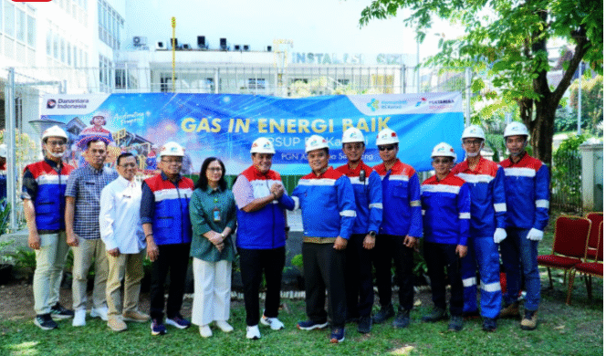 
					 Area Head PGN Semarang, Sugianto Eko Cahyono, bersama Direktur Utama RSUP Dr. Kariadi Semarang, dr. Agus Akhmadi, M.Kes, secara simbolis menandai pengaliran gas pertama ke instalasi rumah sakit, Rabu, 3 September 2025, Foto: Dok/ RSUP Kariad