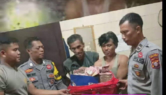 
					Petugas polisi gabungan berhasil membekuk dua terangka pelaku pecah kaca mobil di Kotawaringin Barat, senilai Rp 1 miliar. Pelaku melarikan diri dan sembunyi dalam hutan selama 25 hari, akhirnya ditangkap Jumat dinihari, 5 September 2025. Foto: Instahram@majeliskopi008