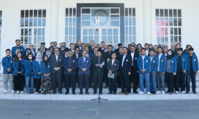
					Keluarga Besar Universitas Airlangga, Surabaya, menyampaikan pernyataan sikap atas kejadian aksi demosntrasi yang membawa korban jiwa, Rabu 3 September 2025. Foto: Dok/Unair