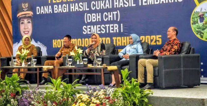 
					Kegiatan Monitoring dan Evaluasi (Monev) Pelaksanaan Program Kegiatan DBHCHT Tahun 2025 di Ayola Sunrise Hotel, Selasa (30/9/2025). Dok.Humas