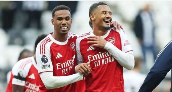 
					Arsenal kokoh di puncak klasemen