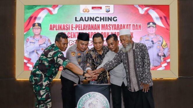 
					saat launching Polres Jombang Launching Aplikasi E-Pelayanan Masyarakat dan WhatsApp Center ‘Lapor Pak Kapolsek’
